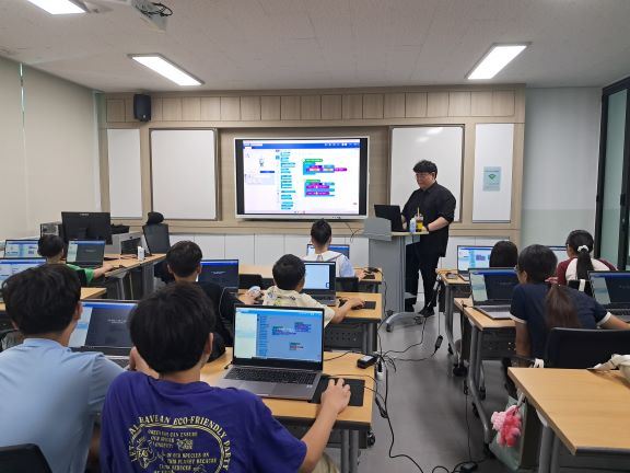 태안교육청 태안인공지능교육체험센터 여름방학 AI캠프 진행 모습 (사진제공=태안교육청)